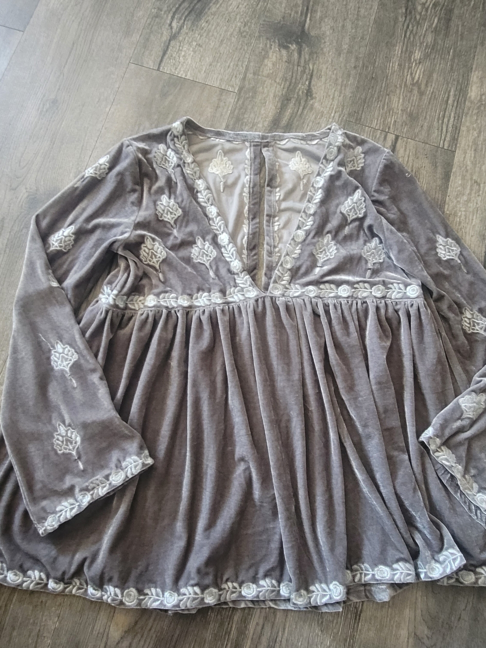 POL Minot Oversized V-Neck Velvet Top/Mini Dress